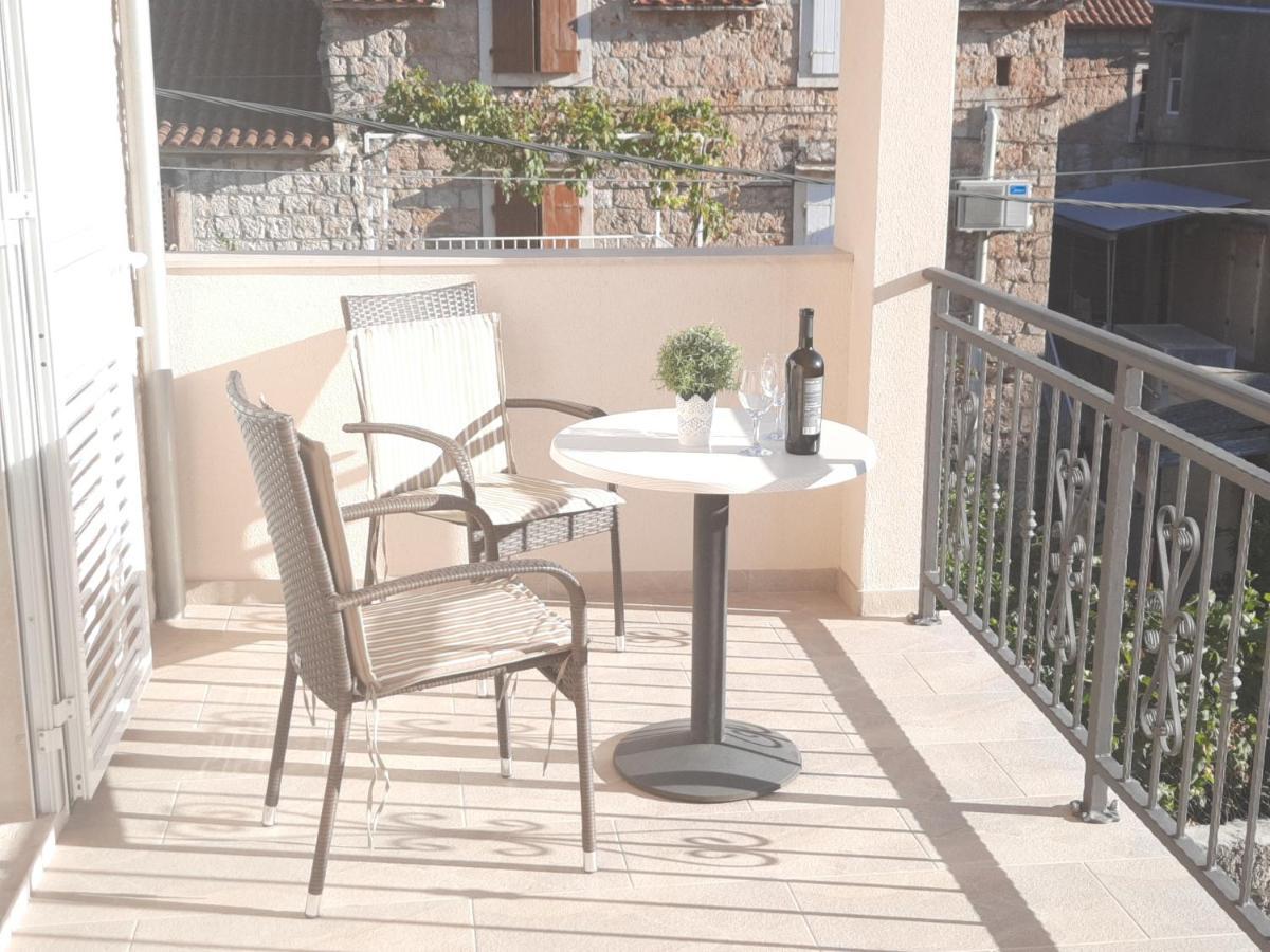 Apartments Villa Beba Komiža Exteriér fotografie