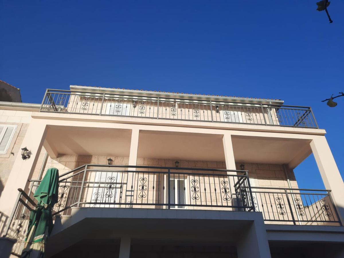Apartments Villa Beba Komiža Exteriér fotografie