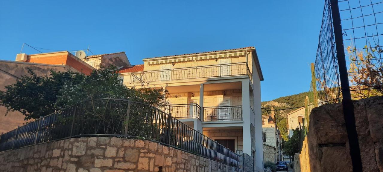 Apartments Villa Beba Komiža Exteriér fotografie