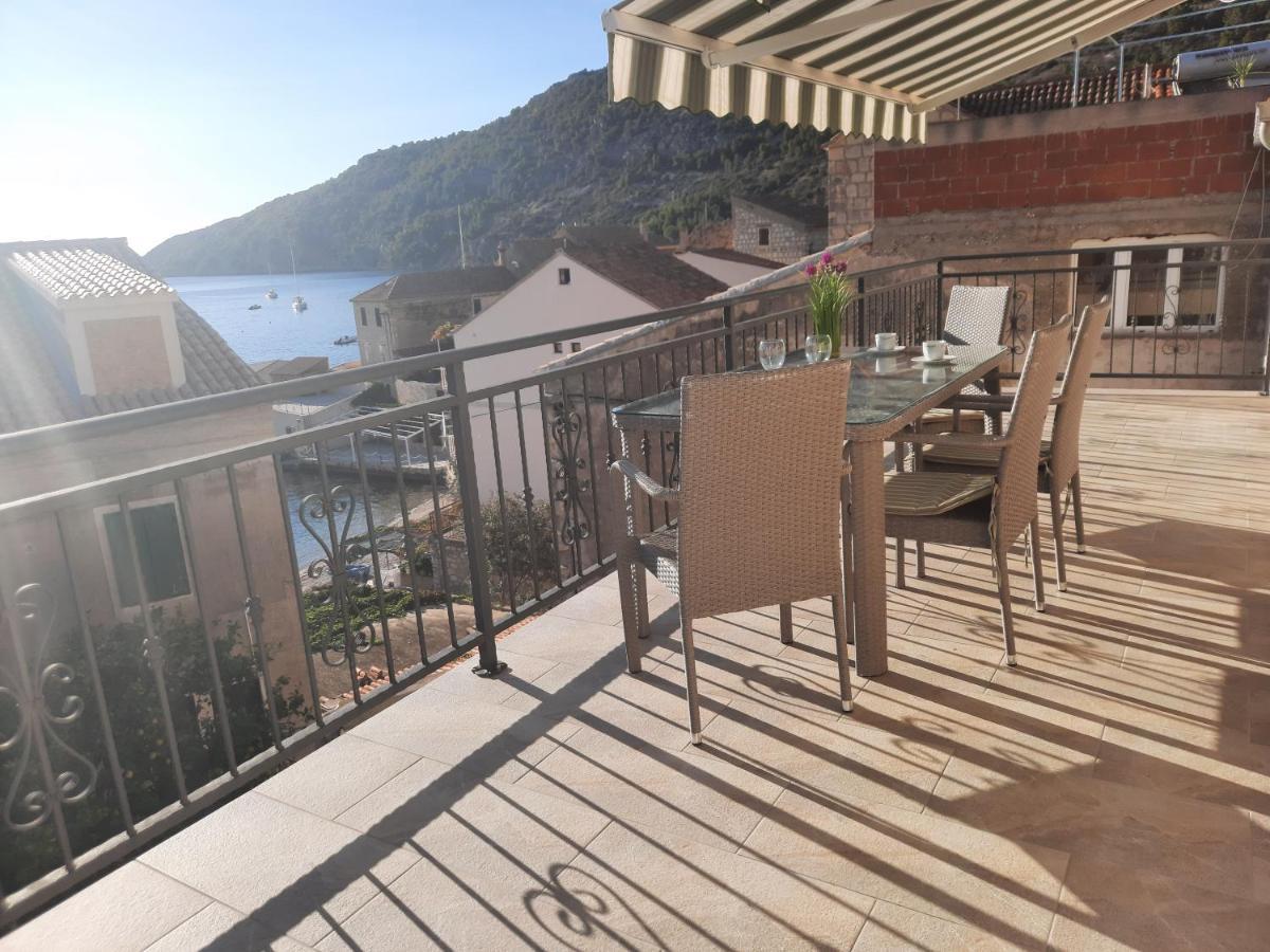 Apartments Villa Beba Komiža Exteriér fotografie